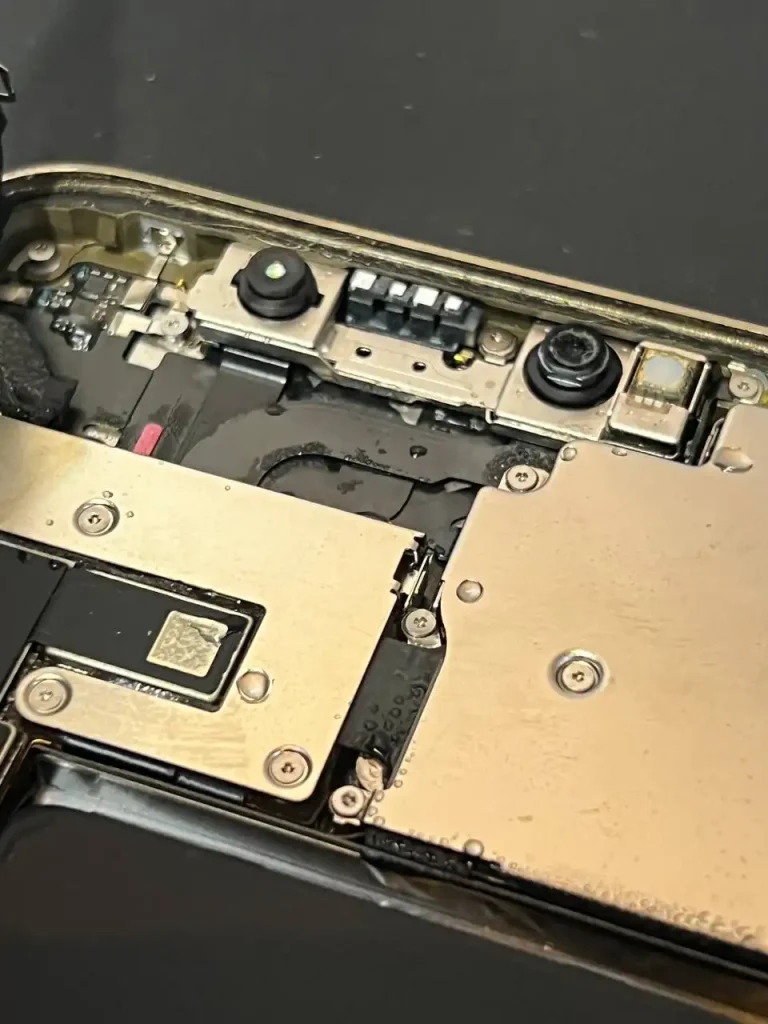 Telefon terkena air hujan