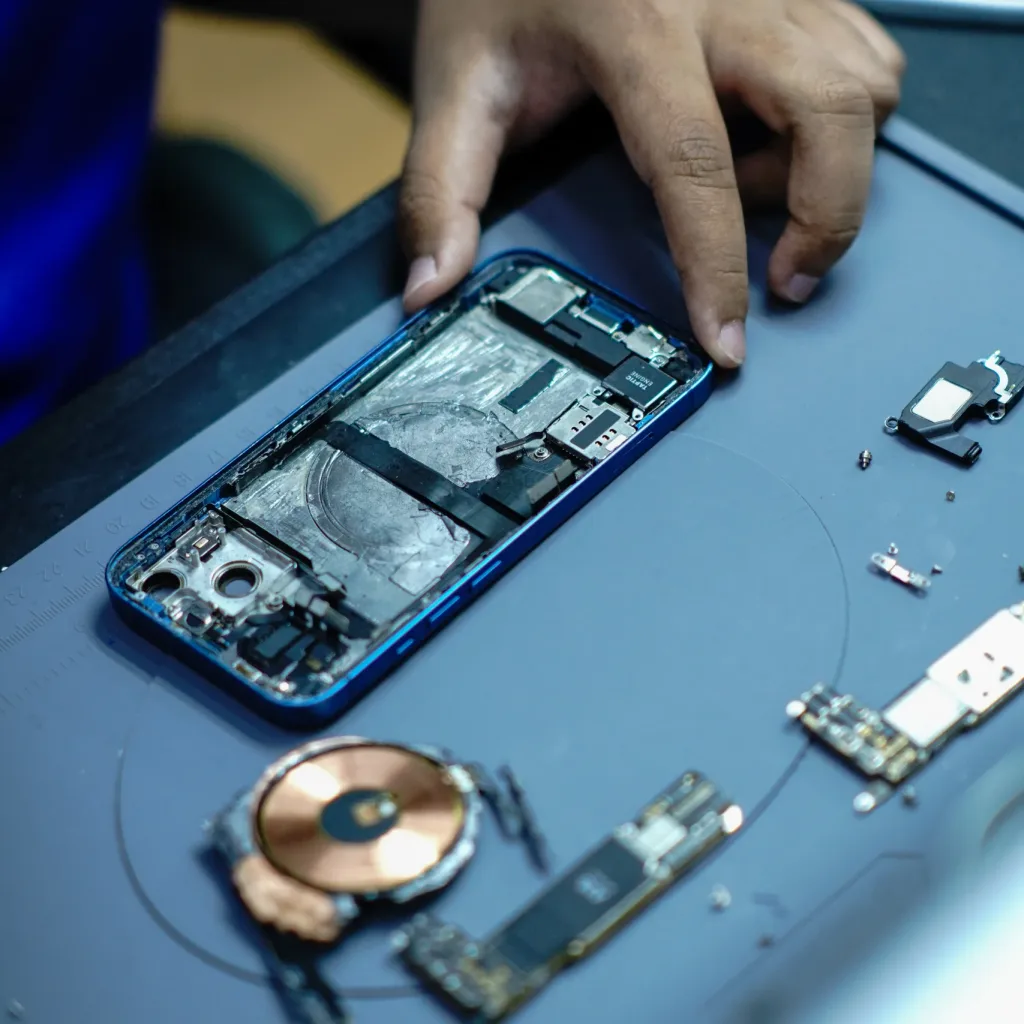 Skrin Retak Seribu? Ini 5 Rahsia Harga Tukar Skrin & Cara Elak Kena Tipu! 3