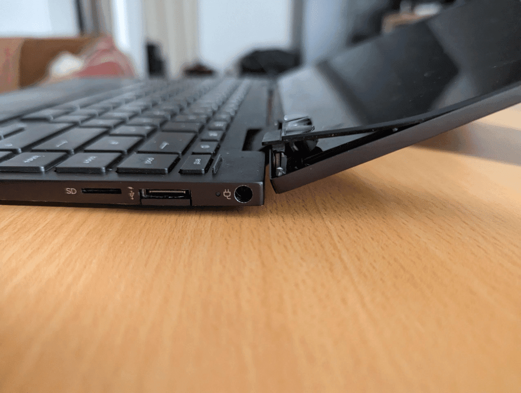 Hinge Laptop Patah
